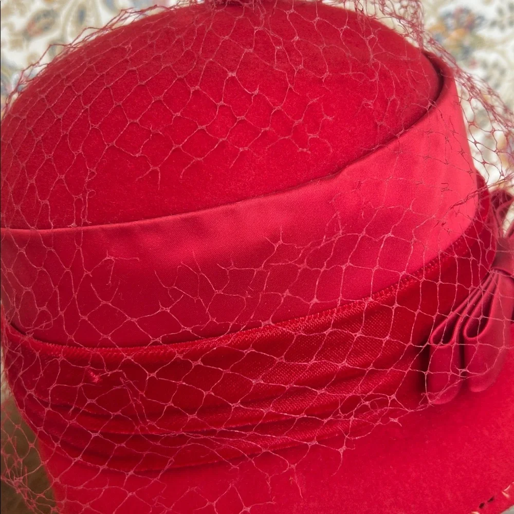 Vintage Voguemont Bucket Hat Veiled‎ Red Wool Felt/Bow Church Broadway City